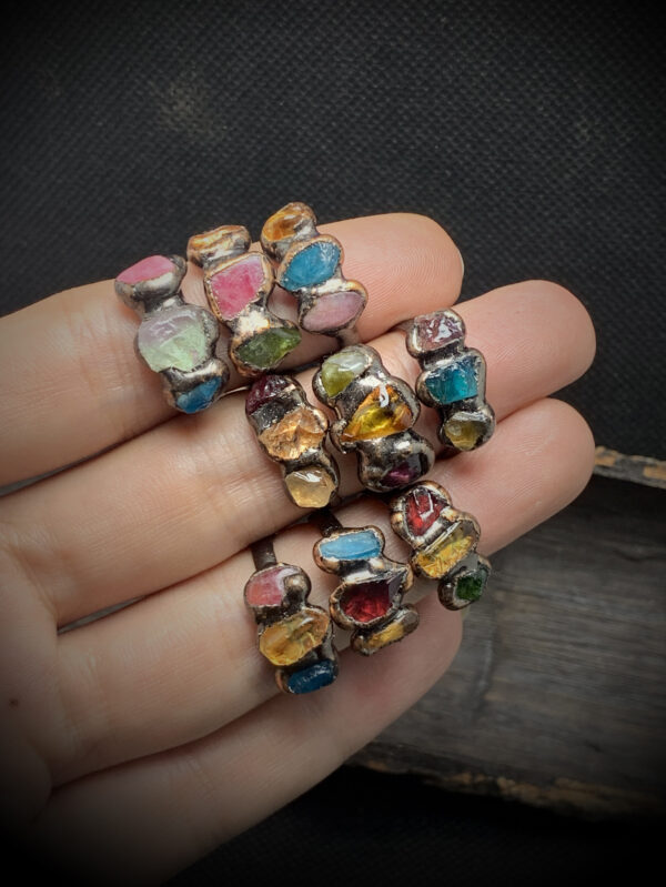Wholesale INS style three natural stone raw stone unshaped handmade edge bronze ring (random arrangement of stones)