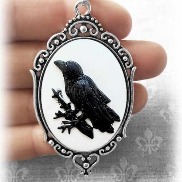 Wholesale Cross-border foreign trade Amazon Gothic Crow Forest Pendant Charm Necklace Factory Outlet