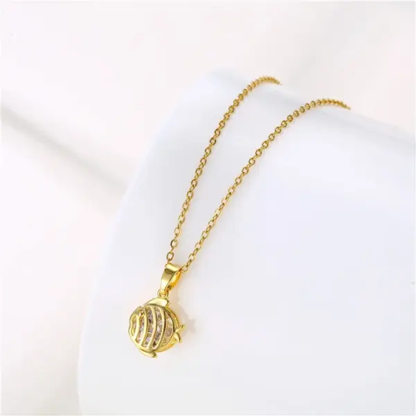 Wholesale Water Plating Vacuum Plating Real Gold Plated 18K Gold Four Leaf Clover Candy Fish 304 Stainless Steel Copper Retro Waterproof Non Tarnish Stainless Steel Pendant Necklace