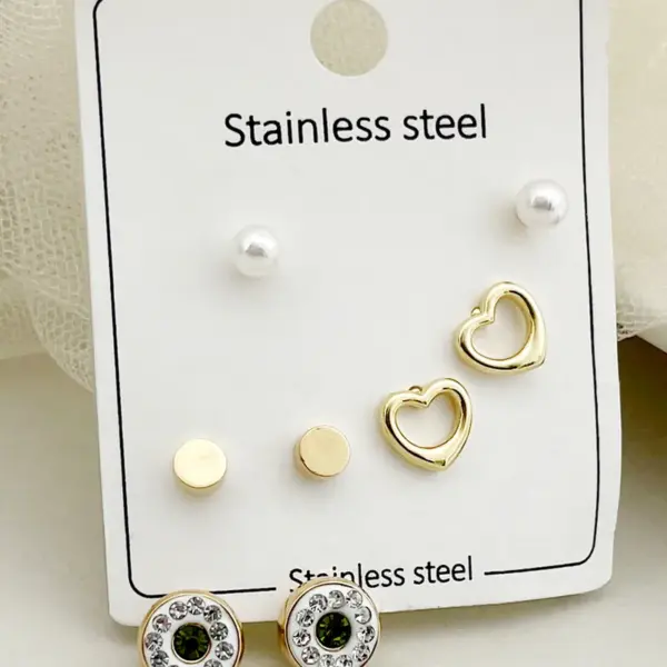 Wholesale PVD Coated Real Gold Plated 18K Gold Heart Shape Ladybugs Eye 304 Stainless Steel Casual Simple Style Commute Waterproof Non Tarnish Ear Studs