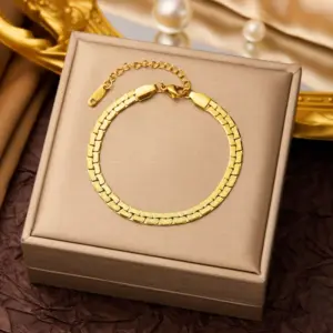 Embossed Blade Chain Bracelet / Gold