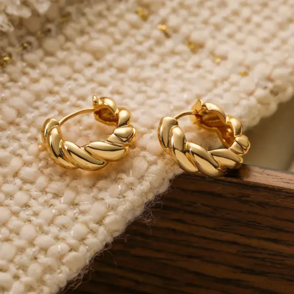 Wholesale 1 Pair Simple Style Commute Geometric Plating Copper 18k Gold Plated Hoop Earrings