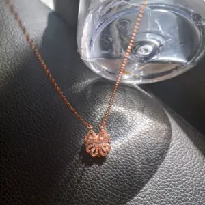 Rose Gold Can Open Four-Leaf Clover