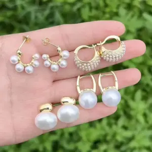 Wholesale 1 Pair/Package Casual Modern Style C Shape Round Oval Polishing Inlay Copper Acrylic Pearl 18K Gold Plated Earrings Ear Studs