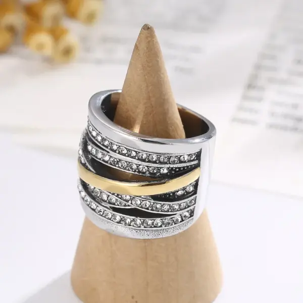 Wholesale Jewelry Elegant Retro Lady Round 304 Stainless Steel Rhinestones Inlay Rings