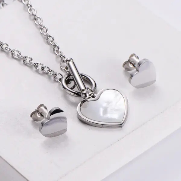 Wholesale PVD Coated 18K Gold Plated Heart 304 Stainless Steel Fashion Waterproof Non Tarnish 304 Stainless Steel Earrings Necklace