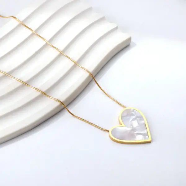 Wholesale Heart Shape Stainless Steel Titanium Steel Sweet Necklace