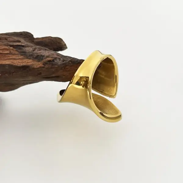 Wholesale PVD Coated Real Gold Plated Irregular Stainless Steel Retro Classic Style Waterproof Non Tarnish Rings