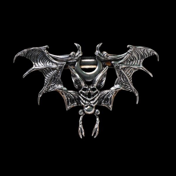 Wholesale European and American fashion cross-border retro skull bat brooch personality exaggerated men's corsage pin Halloween accessories