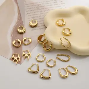 Wholesale 1 Pair Retro Lady U Shape Heart Shape Twist Plating Copper 18k Gold Plated Earrings