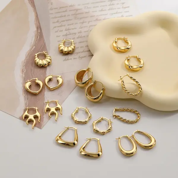 Wholesale 1 Pair Retro Lady U Shape Heart Shape Twist Plating Copper 18k Gold Plated Earrings