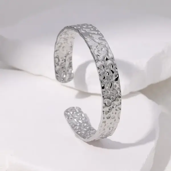 Wholesale PVD Coated Real Gold Plated 18K Gold Irregular Solid Color 304 Stainless Steel IG Style Modern Style Simple Style Waterproof Non Tarnish Bangle