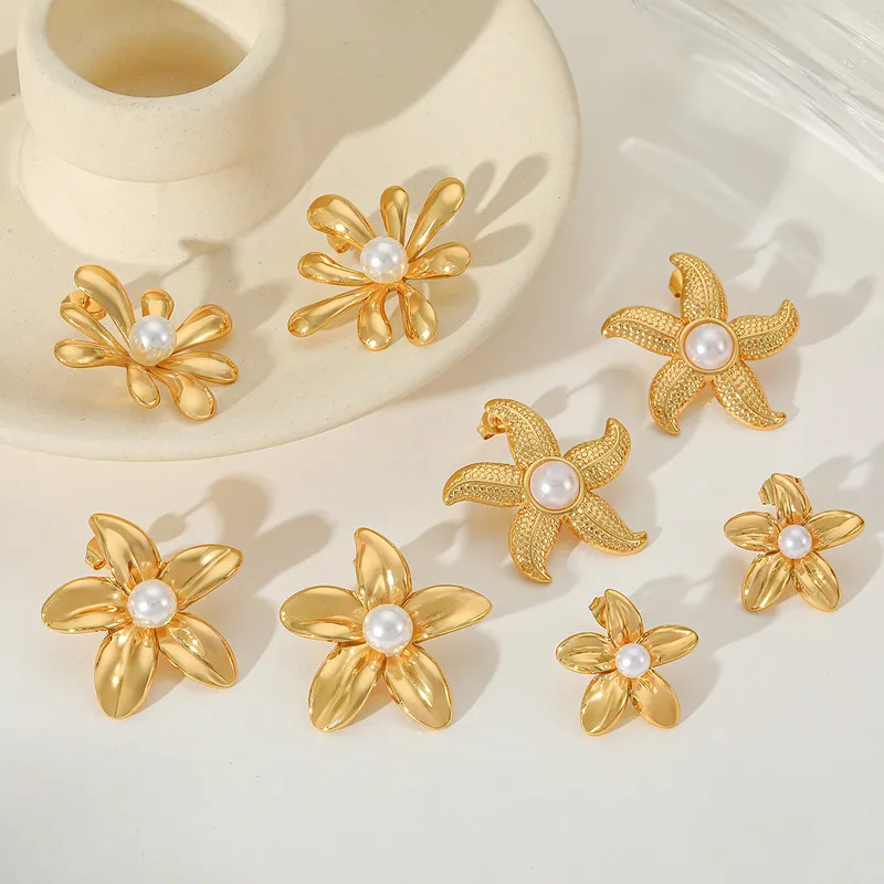 Wholesale 1 Pair Elegant Retro Artistic Geometric Flower Inlay 304 Stainless Steel Imitation Pearl 18K Gold Plated Ear Studs