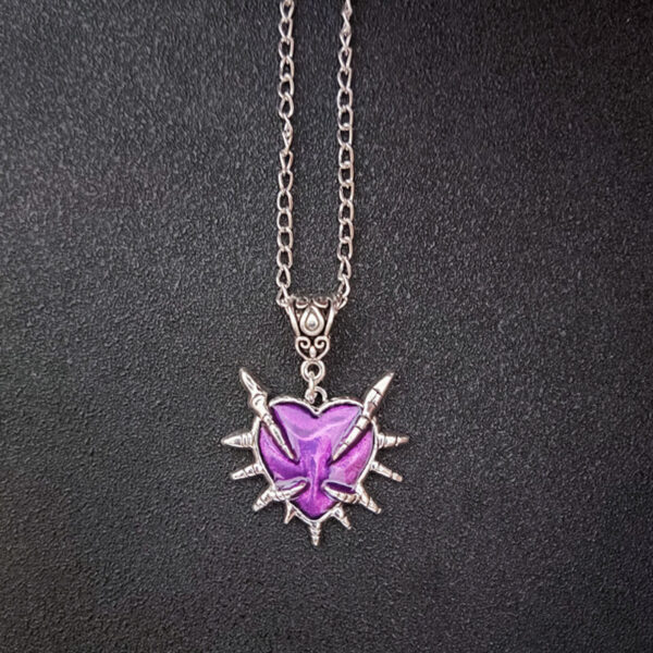 Wholesale European and American Popular Gothic Retro Dark Heart Necklace Dragon Claw Design Harajuku Hip-Hop Street Sweater Chain Men and Women Gifts