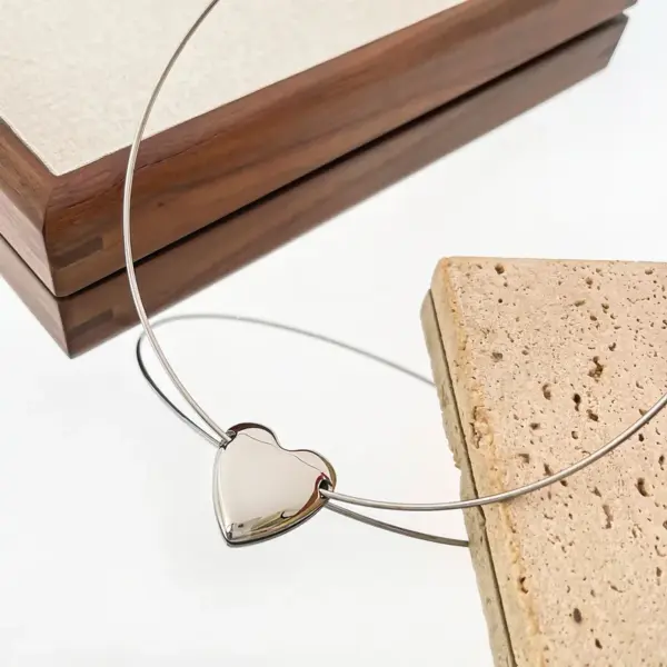 PVD Coated Real Gold Plated Heart Shape 316 Stainless Steel Simple Style Classic Style Waterproof Non Tarnish Irregular Choker