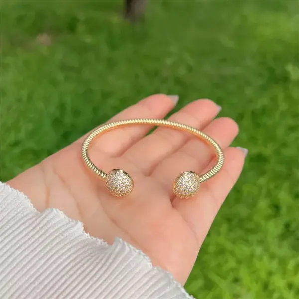Wholesale Multi-Style Copper Plating 18K Gold Round Inlaid Full Rhinestone Zircon Bracelet Fashion High-End Suitable For Daily Wear Valentine's Day Gift