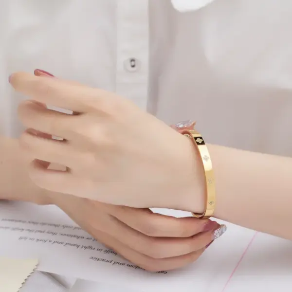 Wholesale Real Gold Plated Flower 304 Stainless Steel Fashion Waterproof Non Tarnish Bangle