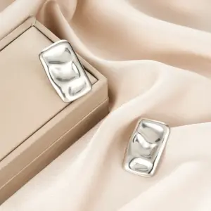 E1372-B (a Pair of Silver Ear Studs)