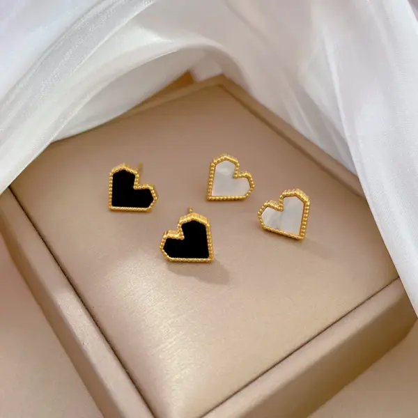 PVD Coated Real Gold Plated Heart Shape Titanium Steel Casual Simple Style Waterproof Non Tarnish Ear Studs