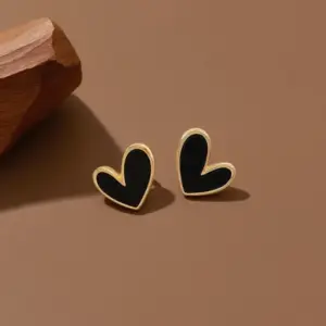 E045-Black Shell Heart-Shaped Earrings- Gold