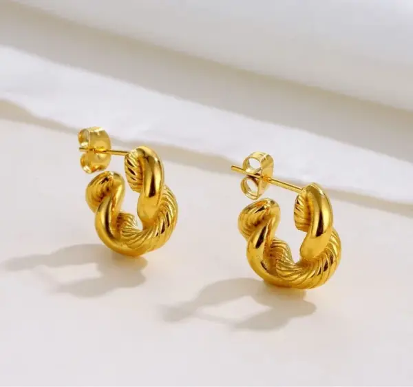 Wholesale 304 Stainless Steel C Shape PVD Coated 18K Gold Plated 18K Gold Simple Style Classic Style Waterproof Non Tarnish Plating Gold Ear Studs