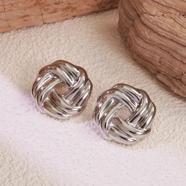 Wholesale 1 Pair Elegant Simple Style Commute Round Hollow Out 304 Stainless Steel Imitation Gold Electroplating Ear Studs