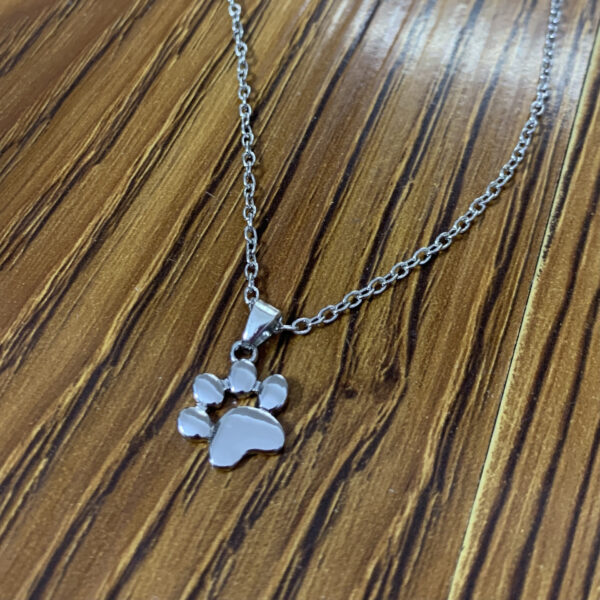 Wholesale Europe and the United States popular cute animal cat claw foot necklace high quality copper chain alloy pendant footprints necklace manufacturers