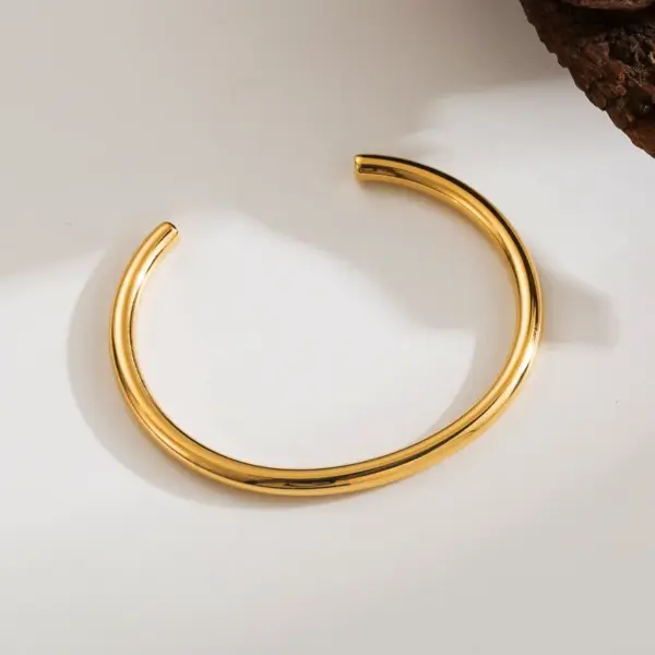 Wholesale Casual Classic Style Commute Solid Color 304 Stainless Steel 14K Gold Plated Bangle In Bulk