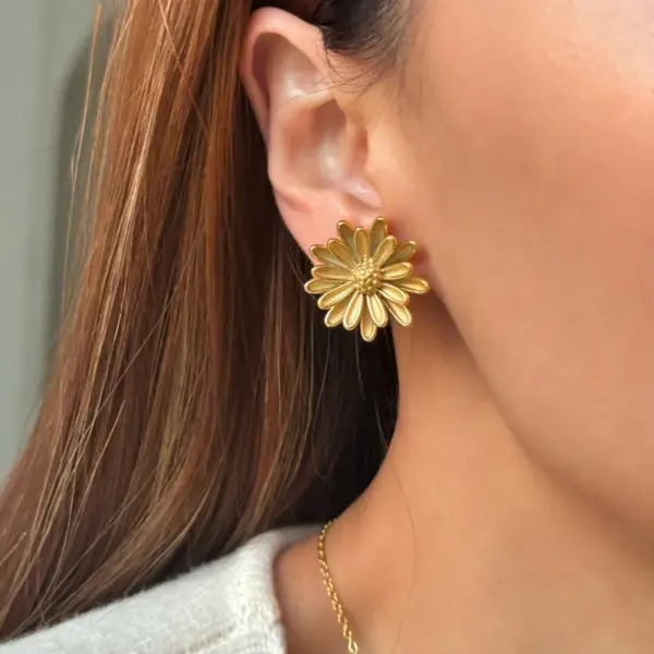 Wholesale 1 Pair Vintage Style Sweet Commute Flower Plating 304 Stainless Steel 18K Gold Plated Ear Studs