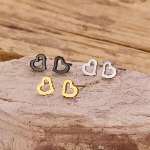 Wholesale Classic Mini Irregular Love Fashion Heart-Shaped Earrings Stainless Steel Hollow Sweet Girls Earrings Manufacturer