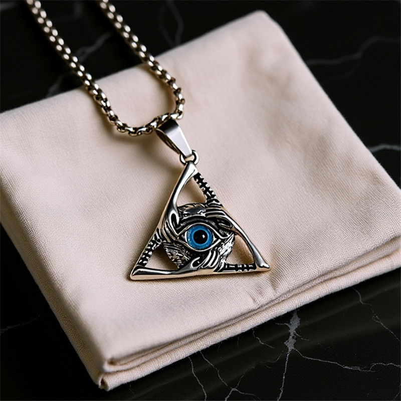 Wholesale Trendy Collaboration pular Devil's Eye Pendant Retro Unisex Triangular Personality Hip-Hop Sweater Chain