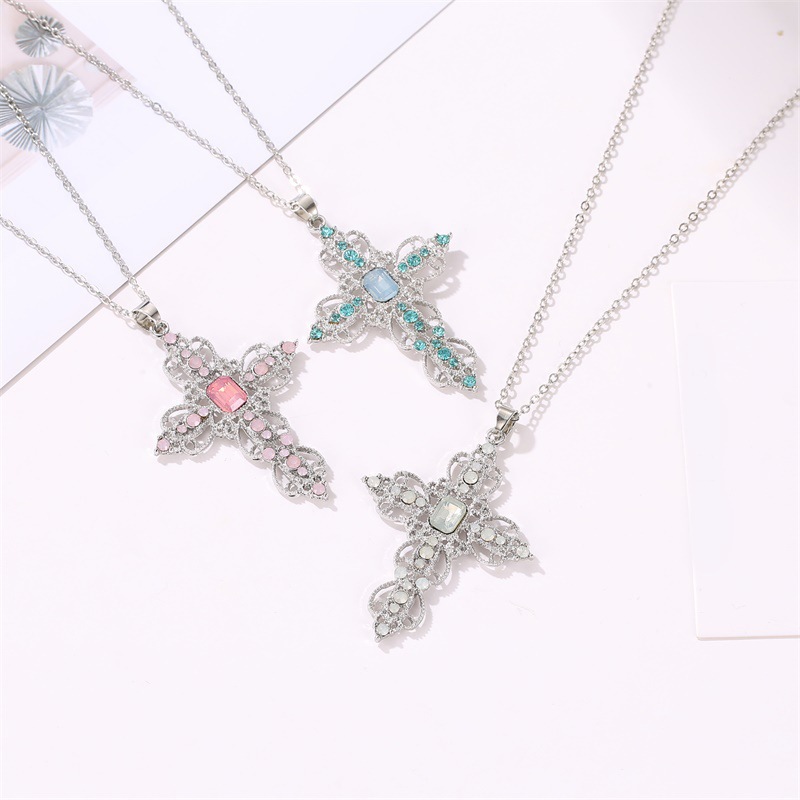 Wholesale Fashion Classic Hot Cross Necklace Bohemian Hollow Diamond Necklace Chain Clavicle Chain Factory Direct Sale