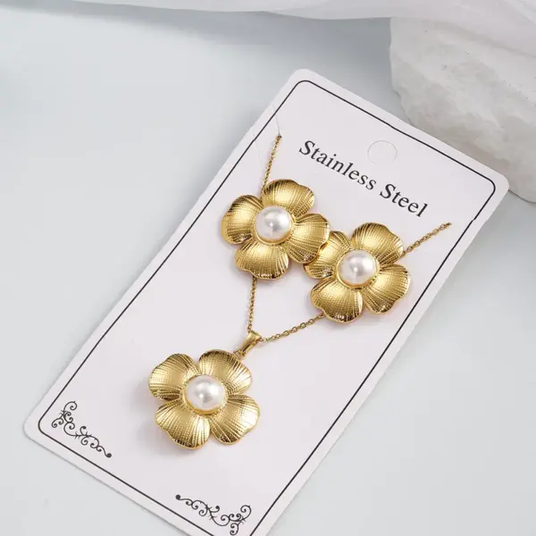 Wholesale Floral Design Pearl Imitation Stainless Steel 304 Necklace Earring Set Women's Casual Holiday Modern Style Jewelry Accessories