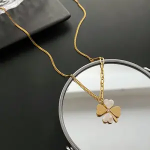 01-D9 Titanium Steel Clover Necklace / Gold