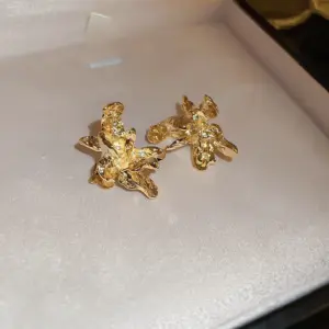 25# Silver Needle-Golden Pleated Flowers