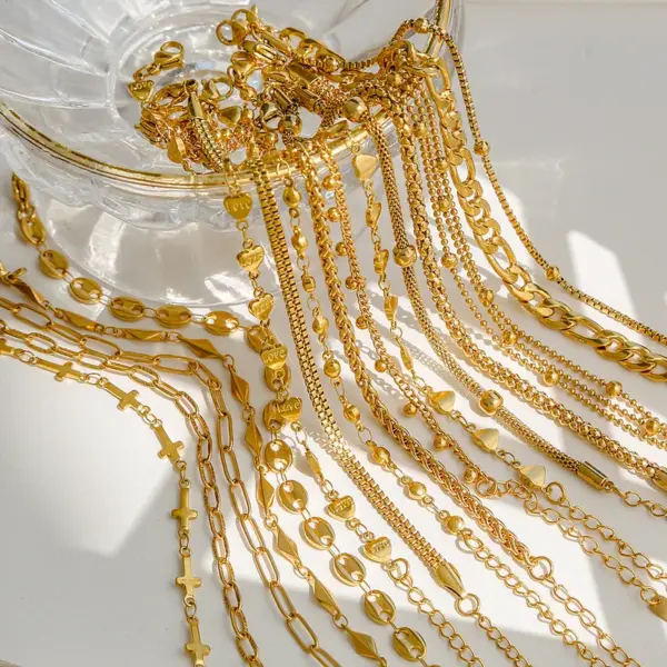 Ion Plating (IP) 18K Gold Plated Cross Heart Shape 304 Stainless Steel Classic Style Commute Waterproof Non Tarnish 304 Stainless Steel Lobster Trigger Clasp Closure Chain Bracelet