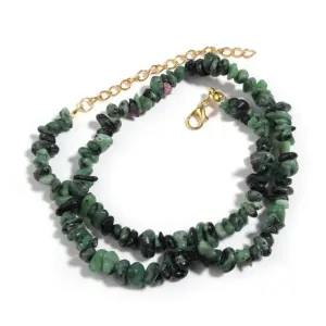 Red and Green Treasure / 43cm Long Tail Chain 5cm