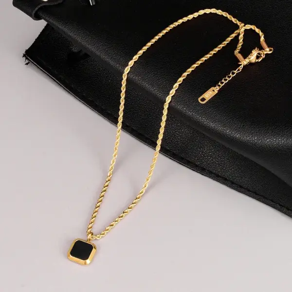 Wholesale 304 Stainless Steel Square PVD Coated Shell 18K Real Gold Plated Retro Waterproof Non Tarnish Pendant Necklace