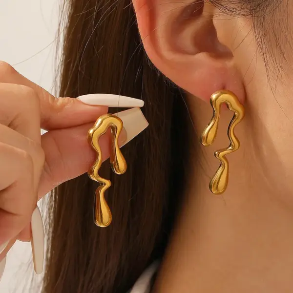 Wholesale Geometric Titanium Steel Earrings Luxury Style Heart Shaped Women's Jewelry Fashionable Elegant Round And Elliptical Craft