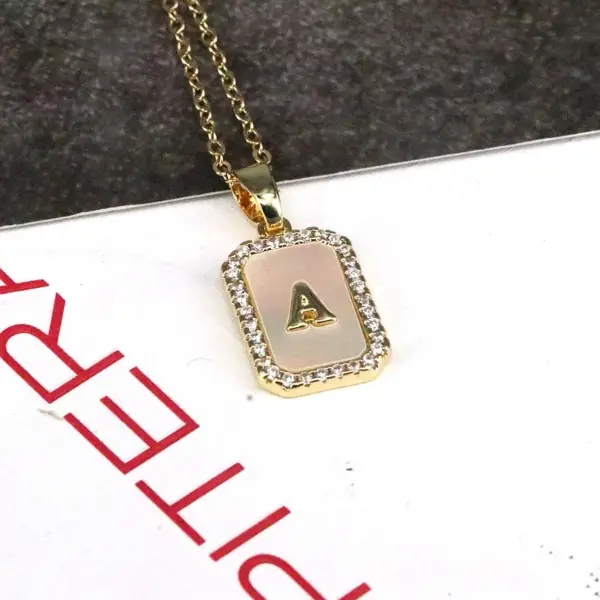 Wholesale Copper 18K Gold Plated Simple Style Classic Style Plating Inlay Letter Shell Pendant Necklace