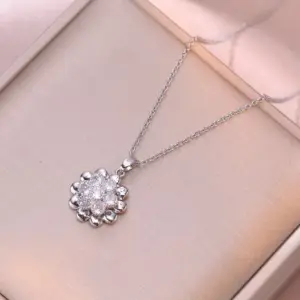X3192 Steel Rotating Flower Necklace