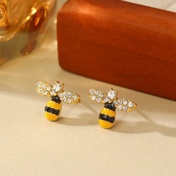 Wholesale Cute rhinestone bee oil-colored stud earrings