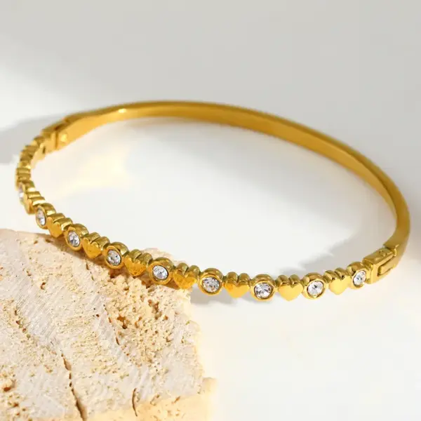 Wholesale Elegant Simple Stainless Steel 18K Gold Embedded Zircon Heart Flower Bracelet Luxury Sexy Fashion Jewelry For Women