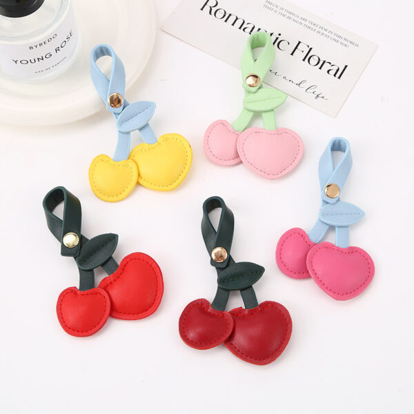 Wholesale Cartoon Leather Strawberry Keychain Ornament