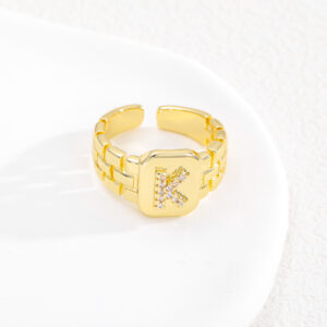 K / The opening is adjustable