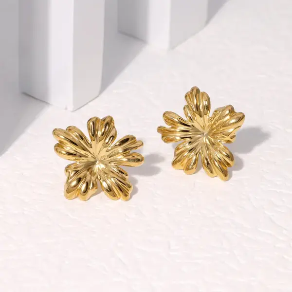 304 Stainless Steel Flower PVD Coated 18K Real Gold Plated 18K Gold Sweet Simple Style Waterproof Non Tarnish Plating Ear Studs