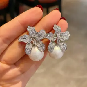 E1289 Silver Needle--Silver Pearl Lily