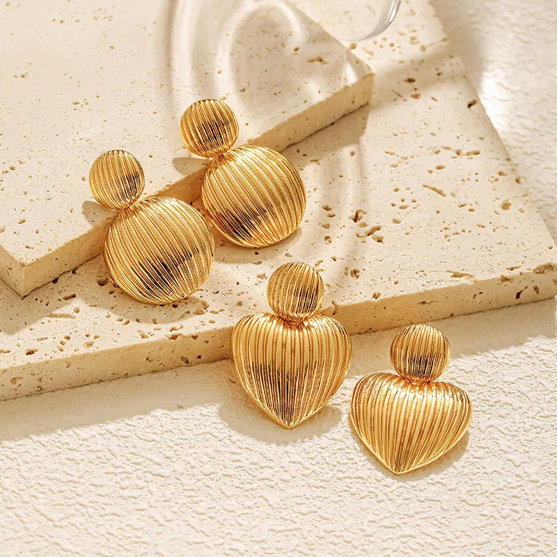 Wholesale 1 Pair Elegant Retro Heart Shape Copper Drop Earrings
