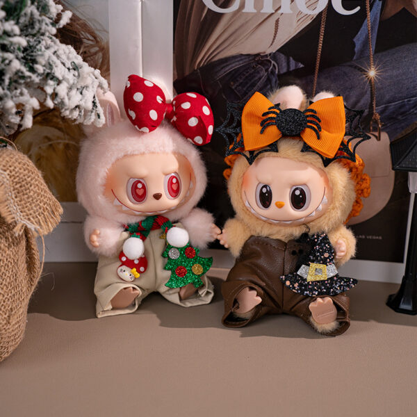 Wholesale keychains, first, second, and third generation and Christmas doll clothes, overalls, and replacement outfits.