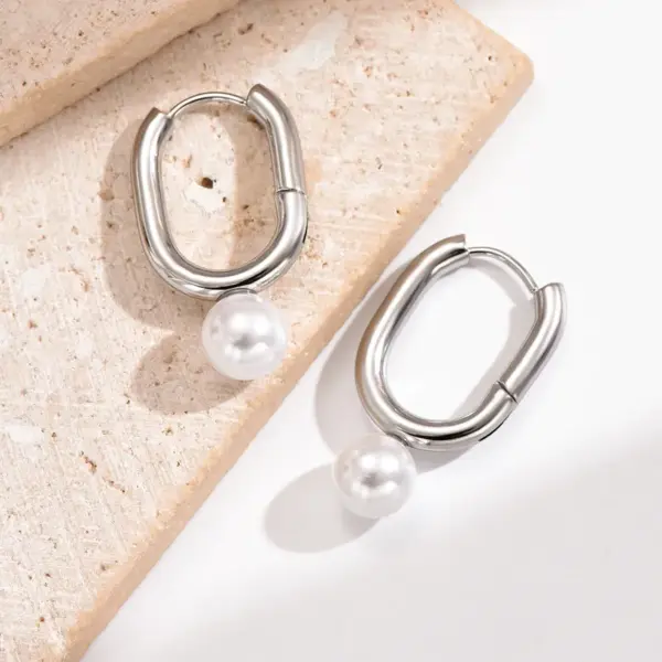 Wholesale PVD Coated Real Gold Plated 14K Gold U Shape 304 Stainless Steel Elegant Vintage Style Waterproof Non Tarnish 304 Stainless Steel Earrings